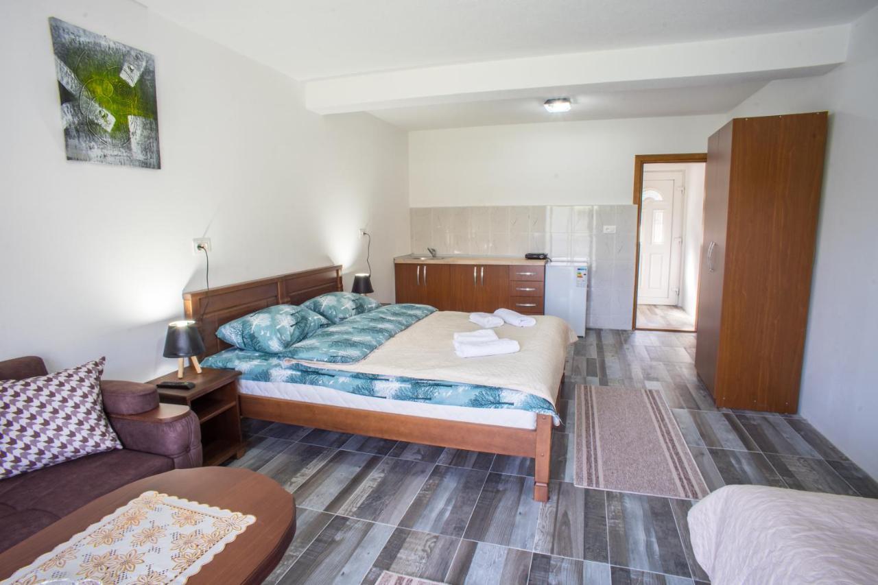 Apartmani Jezero Žabljak Buitenkant foto