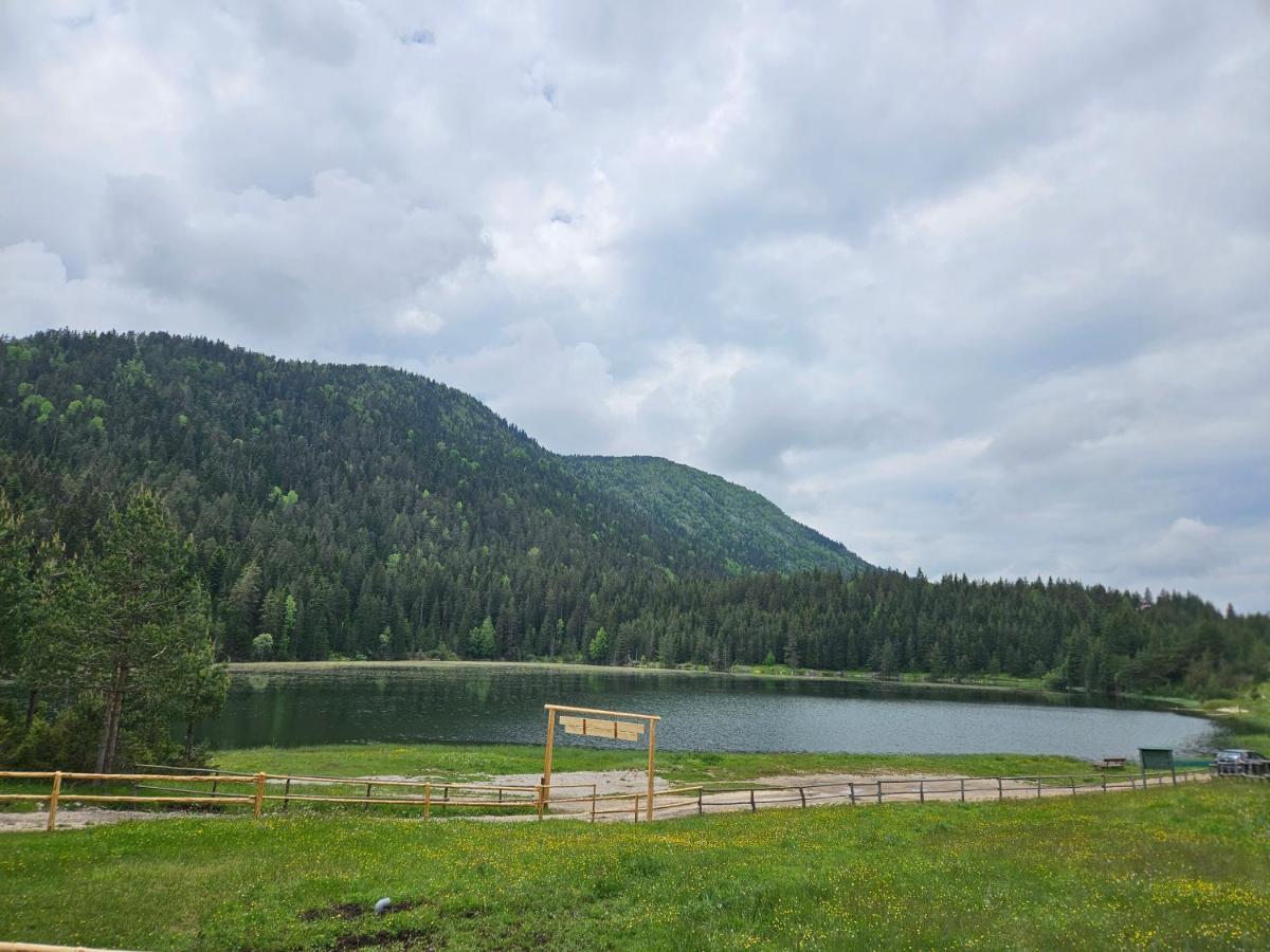 Apartmani Jezero Žabljak Buitenkant foto